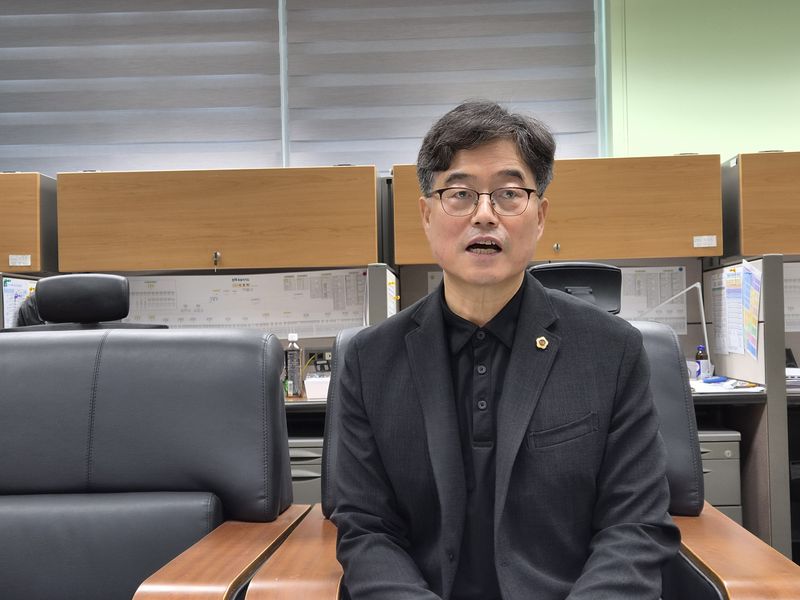 [전주=뉴시스] 김민수 기자= 2일 노경만 전북도의원이 전북특별자치도의회 기자실에서 전북혁신도시 중심의 제2 공공기관 이전 대비 등을 밝히고 있다. 2026.09.02 leo@newsis.com *재판매 및 DB 금지