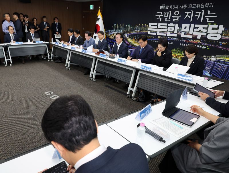 [세종=뉴시스] 배훈식 기자 = 김민석 더불어민주당 대표가 2일 오전 세종시 세종시청에서 열린 최고위원회의에서 발언하고 있다. 2026.09.02. dahora83@newsis.com