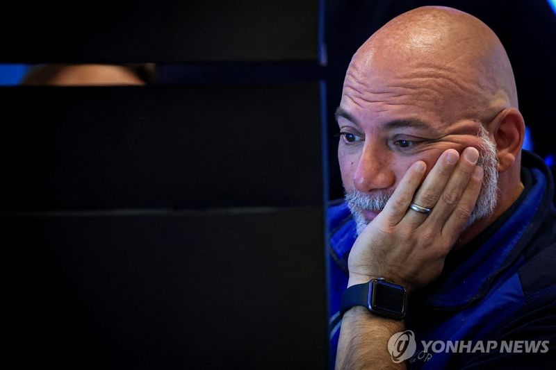 뉴욕증권거래소(NYSE)의 트레이더 (출처=연합뉴스)