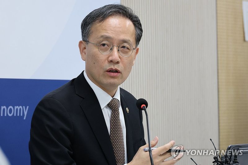 답변하는 이형일 부총리 겸 재경부 장관 후보자 (출처=연합뉴스)