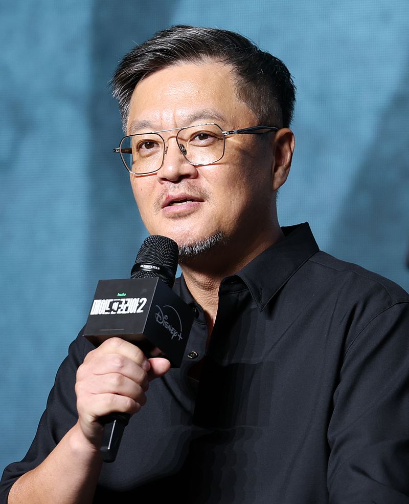 우민호 감독이 2일 서울 영등포구 콘래드서울호텔 그랜드볼룸에서 진행된 디즈니+ 오리지널 시리즈 '메이드 인 코리아2' 제작발표회에 참석해 취재진 질문에 답변하고 있다. '메이드 인 코리아2'는 10.26 사태에서 12.12 군사반란으로 이어지는 한국 근현대사의 굵직한 사건들을 기반으로 창작한 '팩션' 시대물로 오는 9일 공개한다. 2026.9.2 ⓒ 뉴스1 김진환 기자