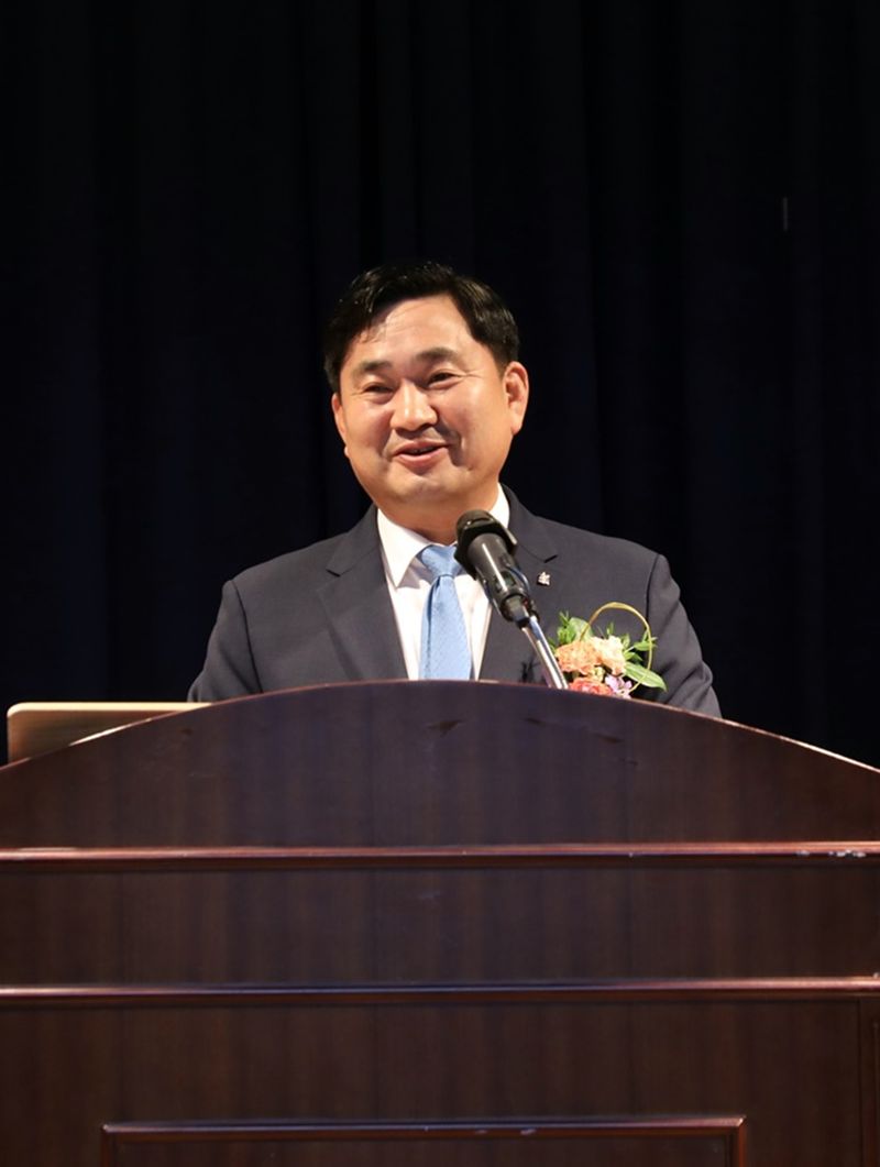 김도균 강원랜드 신임 대표이사가 2일 강원 정선 하이원 그랜드호텔 그랜드볼룸에서 임직원 300여명이 참석한 가운데 취임식을 갖고 있다. 강원랜드 제공