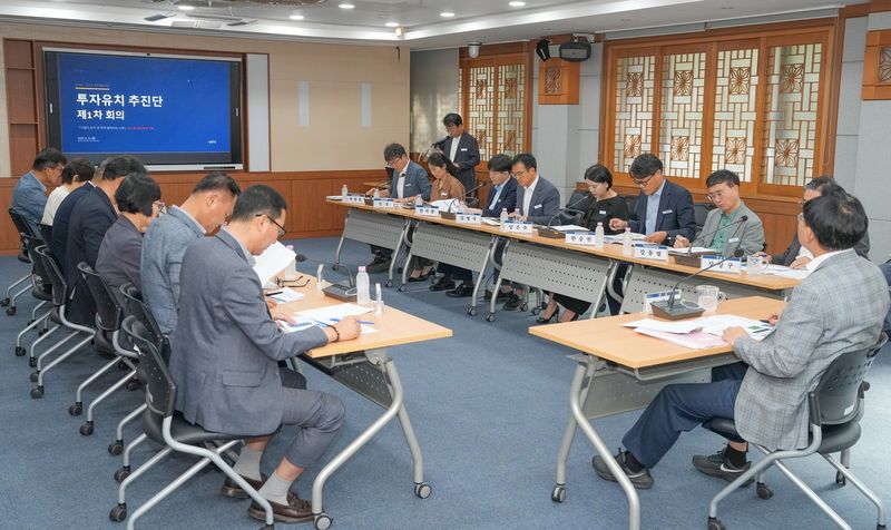 나주시가 지난 8월 31일 시청 이화실에서 윤병태 시장 주재로 '투자유치 추진단' 제1차 회의를 열고 첨단 전략 산업 기업 유치를 위한 부서 간 협업 체계를 본격 가동했다. 나주시 제공