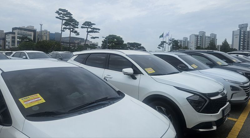 [평택=뉴시스] 주차단속 스키터가 부탁된 차량들 2026.09.02.newswith01@newsis.com