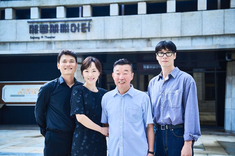 2일 서울 종로구 세종문화회관에서 '스미레 미용실' 기자간담회가 열렸다. 세종문화회관 제공. 뉴시스