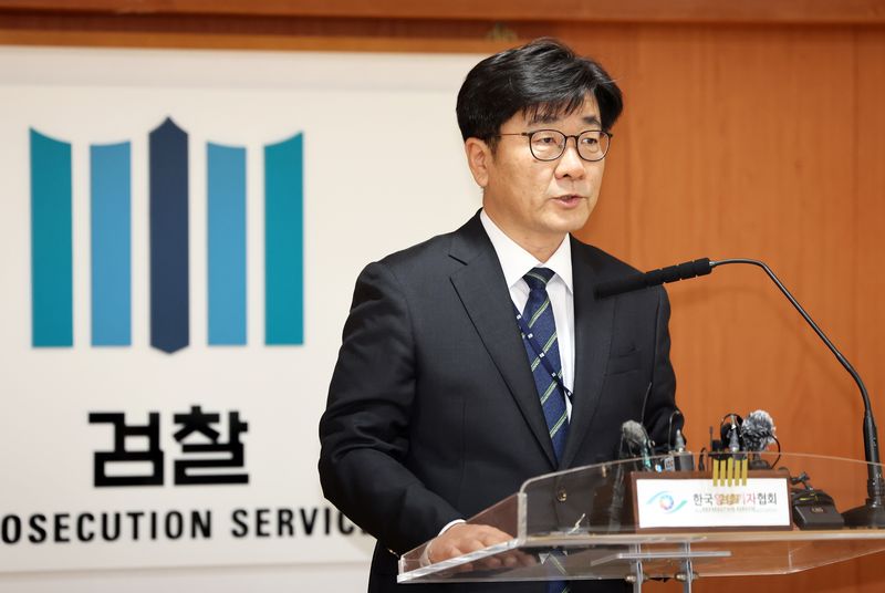 2일 전남광주통합특별시 동구 광주지방검찰청에서 신태훈 광주지검 차장검사가 장윤기 부실 수사 관련 전 국가수사본부장 등 직권남용 사건에 대한 수사 결과 브리핑하고 있다. 2026.9.2