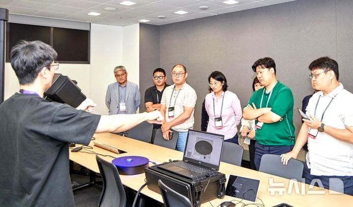 [포항=뉴시스] 포스텍에 있는 애플 제조업 R&D 지원센터의 스마트 제조 프로그램 '중소기업 위크' 진행 모습. (사진=뉴시스 DB) 2026.09.02.