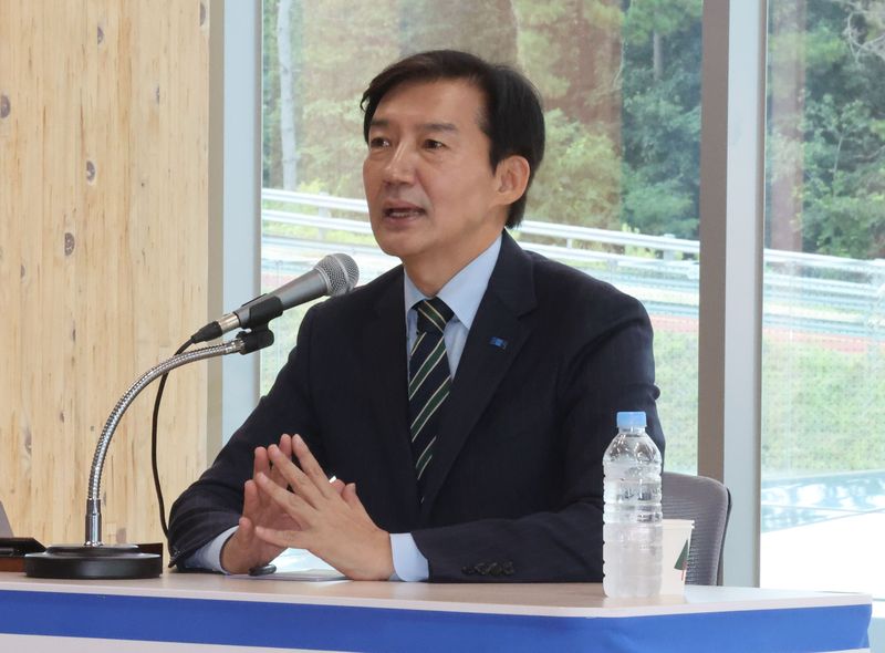 조국 혁신정책연구원장이 2일 오후 전남광주 신안군 압해읍 보훈회관에서 열린 '2026 신안군 명사 초청 특강'에서 '호남정치의 미래'를 주제로 강연하고 있다. 2026.9.2 ⓒ 뉴스1 박지현 기자