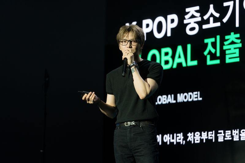 '뮤콘 2026'에서 기조 연설하는 김재중 인코드 엔터테인먼트 대표. 연합뉴스