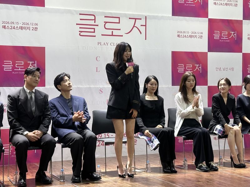 연극 '클로저' 제작발표회에서 인사하고 있는 배우 최강희 (출처=연합뉴스)