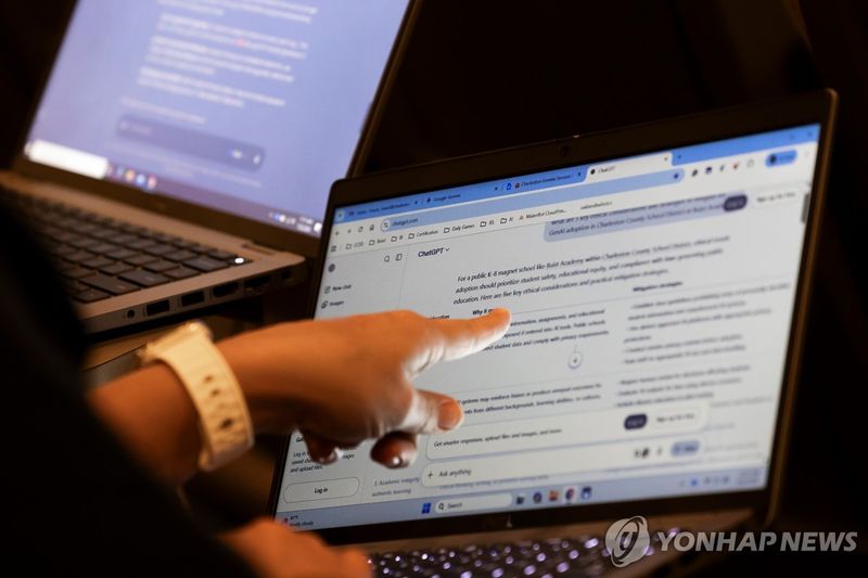 업무에 AI를 활용하는 교사들 (출처=연합뉴스)
