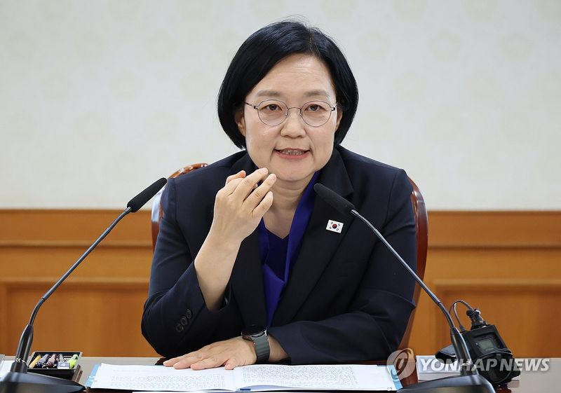 AI 행정혁신 우수 공직자 만난 한성숙 국무총리 (출처=연합뉴스)