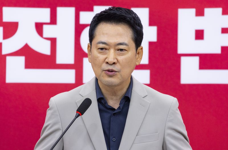 국민의힘 장동혁 대표가 2일 국회에서 기자회견을 하고 있다. 장 대표는 이날 김용범 전 청와대 정책실장 사퇴와 관련 여러 의혹을 제기하면서 "서둘러 국정조사와 특검을 추진하겠다"고 말했다. 연합뉴스