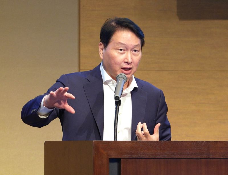 최태원 대한상공회의소 회장이 지난달 30일 일본 센다이 웨스틴호텔에서 열린 '한일 저출산 대응 교류위원회 1차 회의 겸 저출산 대응 심포지엄'에서 개회사를 하고 있다. 대한상공회의소 제공