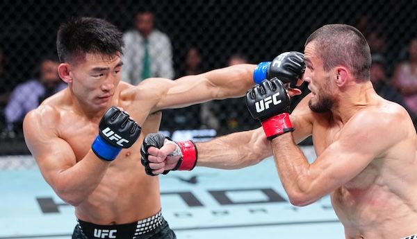 송야동 선수(왼쪽). UFC 제공