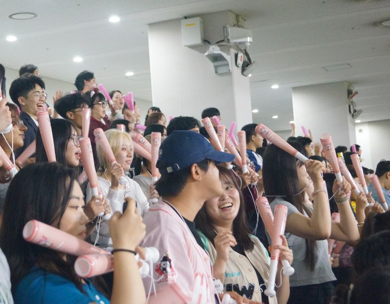 서울에디션25 투어 프로그램으로 고척스카이돔을 찾은 외국인 유학생들 (출처=연합뉴스)