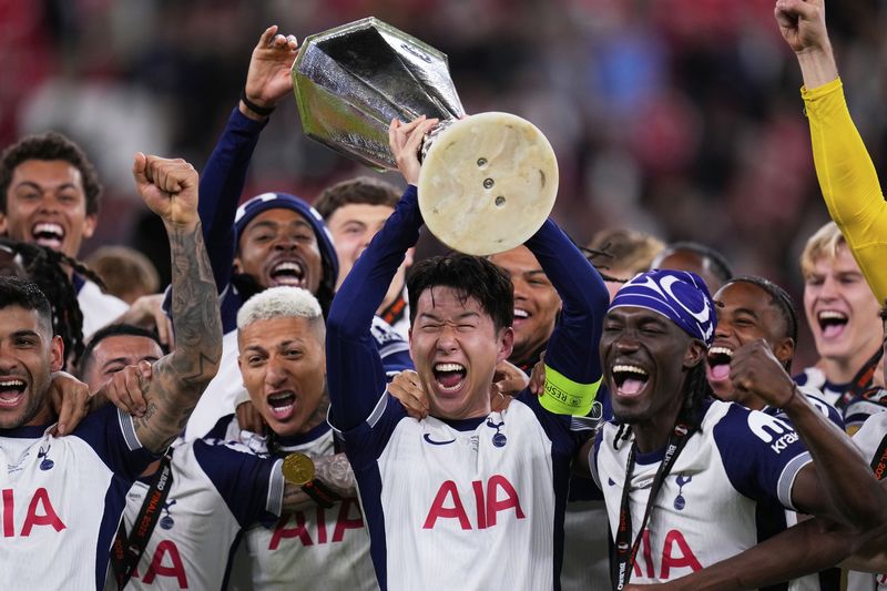 잉글랜드 프로축구 프리미어리그(EPL) 토트넘 홋스퍼 손흥민, 2024~2025시즌 유럽축구연맹(UEFA) 유로파리그(UEL)에서 생애 첫 우승 모습.뉴시스
