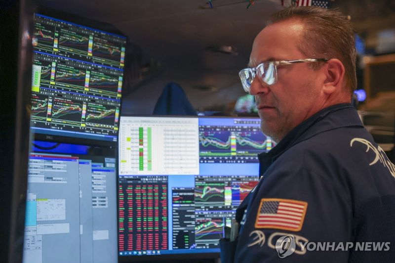 미국 뉴욕증권거래소(NYSE)의 트레이더 (출처=연합뉴스)