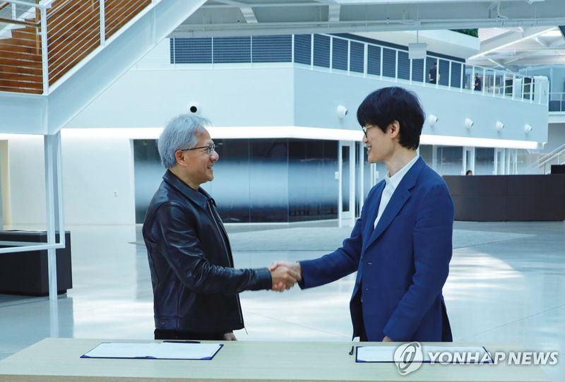 이해진 의장과 엔비디아 젠슨 황 CEO (출처=연합뉴스)