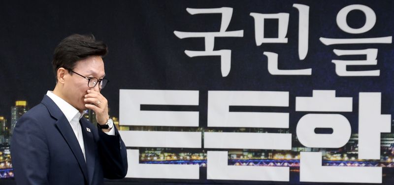 김민석 더불어민주당 대표가 지난 2일 세종시 보람동 세종시청에서 열린 최고위원회의에 입장하고 있다. 2026.9.2 ⓒ 뉴스1 김기남 기자