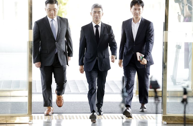 강신철 국방부 장관 후보자가 3일 서울 용산구의 인사청문회 준비 사무실로 들어서고 있다. 뉴시스