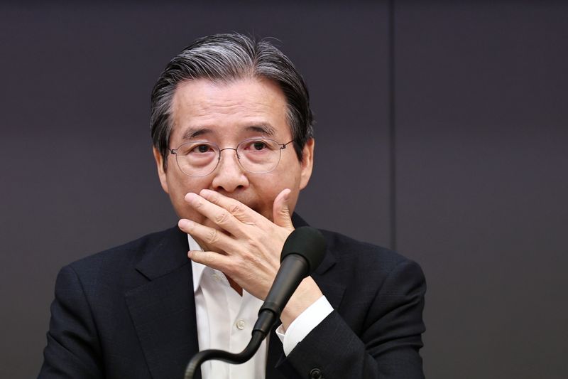 김용범 청와대 정책실장이 사임했다. 지난해 6월 정부 출범 직후 임명된 뒤 약 1년 3개월 만이다. 강유정 청와대 수석대변인은 1일 오전 춘추관 브리핑을 통해 "김 정책실장이 전날(31일) 사의를 표명했다＂며 ＂이에 이재명 대통령은 오늘 1일 사표를 수리했다＂고 밝혔다. 김 정책실장은 단일 종목 레버리지 상장지수펀드(ETF) 논란 등으로 국민의힘 등 야당으로부터 사퇴 요구를 받아왔다. 사진은 지난 6월 24일 서울 중구 한국프레스센터에서 열린 관훈클럽 초청 토론회에 모습. 2026.9.1 ⓒ 뉴스1
