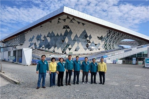 오페라하우스를 방문한 부산시의회 건설교통위원회. (부산시의회 제공. 재판매 및 DB금지)