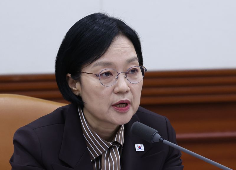 한성숙 국무총리가 3일 정부서울청사에서 국가정책조정회의를 주재하고 있다. 뉴시스