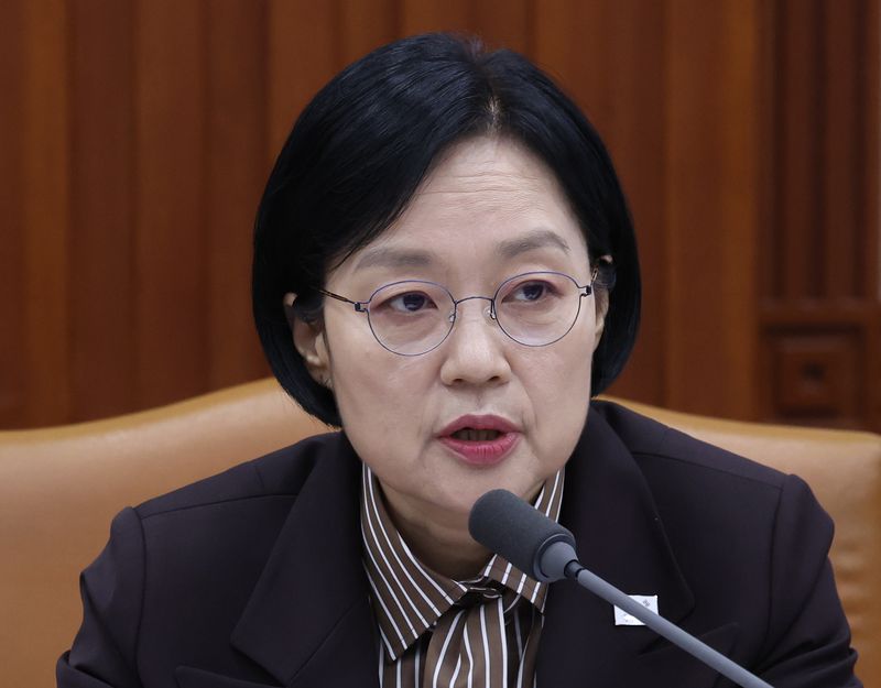 한성숙 국무총리가 3일 정부서울청사에서 국가정책조정회의를 주재하고 있다. 뉴시스