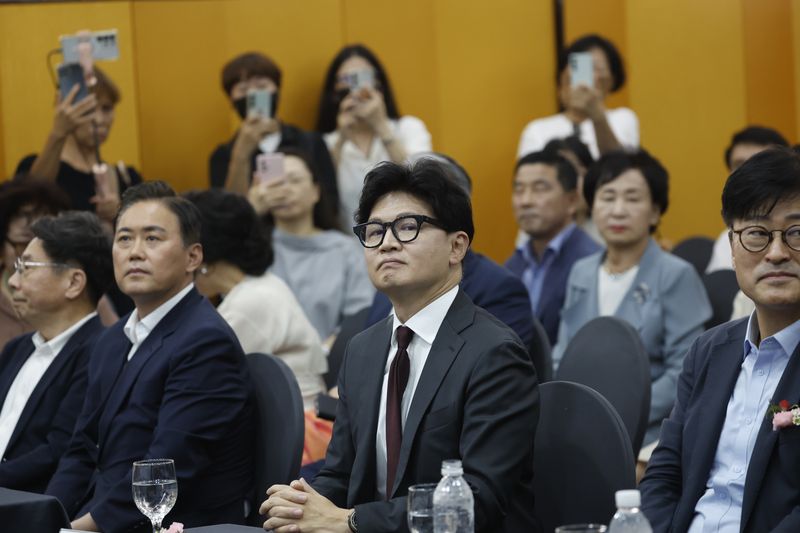한동훈 무소속 의원이 2일 전남광주통합특별시 서구 홀리데이인 호텔에서 열린 김화진 국민의힘 전남광주통합특별시당 위원장 취임식에 참석해 자리하고 있다. 2026.9.2 ⓒ 뉴스1 김태성 기자