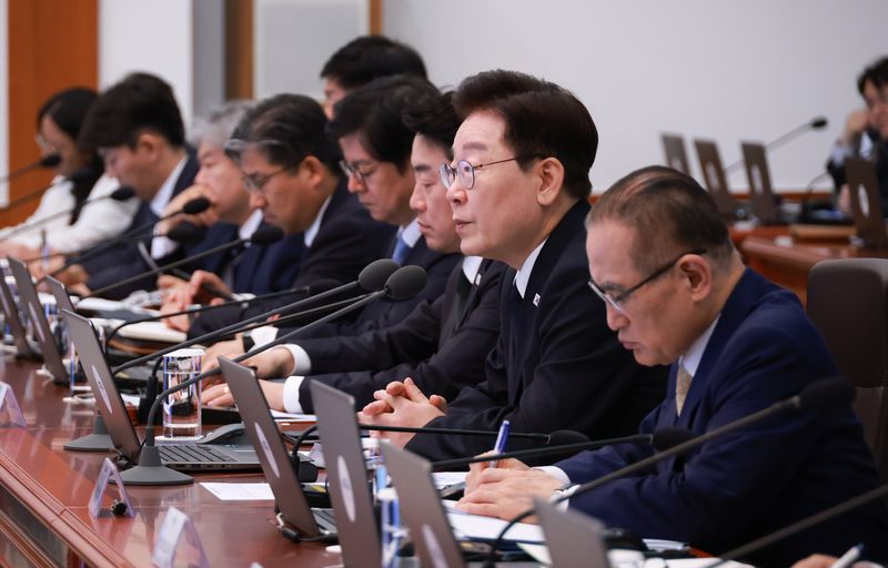 이재명 대통령이 3일 청와대에서 열린 수석보좌관회의에서 발언하고 있다. 청와대통신사진기자단
