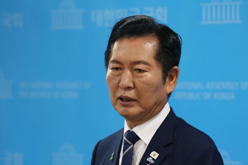 정청래 더불어민주당 당대표 후보가 12일 오전 서울 여의도 국회 소통관에서 공약 발표를 마치고 취재진 질문에 답하고 있다. 2026.8.12 ⓒ 뉴스1 황기선 기자