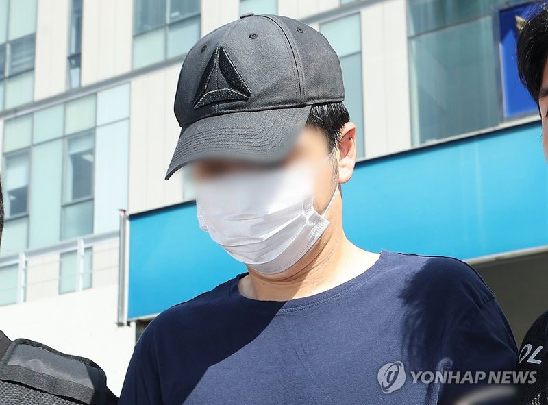 '피신처 찾아가 아내 살해' 공무원 남편, 영장심사 출석 (출처=연합뉴스)