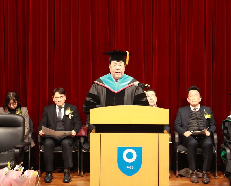 동신교육재단 이사장을 겸하고 있는 우오현 SM그룹 회장. SM그룹 제공