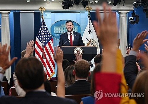 질문받는 밴스 부통령 (출처=연합뉴스)