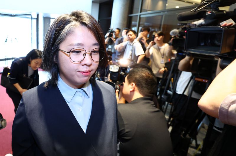 [서울=뉴시스] 전신 기자 = 용혜인 성평등가족부 장관 후보자가 2일 서울 서대문구 한국청소년활동진흥원에 마련된 인사청문 준비 사무실로 첫 출근하고 있다. 2026.09.02. photo1006@newsis.com