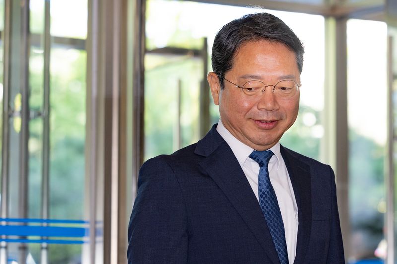[서울=뉴시스] 황준선 기자 = 김승원 법무부 장관 후보자가 3일 오전 서울 종로구 적선현대빌딩에 마련된 인사청문 준비 사무실로 출근하고 있다. 2026.09.03. hwang@newsis.com