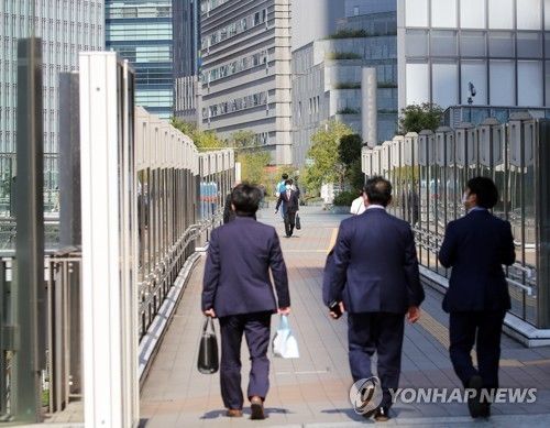 일본 도쿄의 직장인들. 출처=연합뉴스