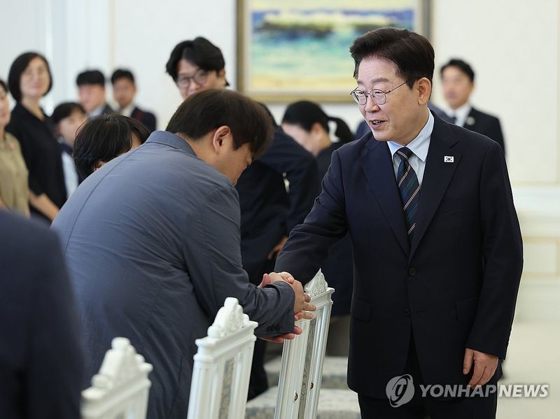 이재명 대통령, 시민사회 초청 간담회 (출처=연합뉴스)
