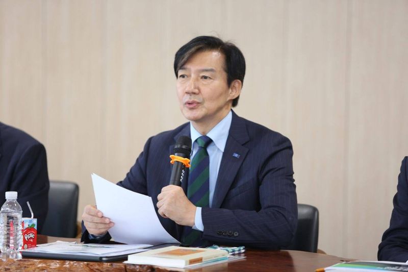 [서울=뉴시스] 고범준 기자 = 조국 조국혁신당 혁신정책연구원 원장이 지난 3일 전남광주 엠에스엘 프리마아트홀에서 열린 호남 반도체 클러스터 성공 방안 정책 간담회에서 발언하고 있다. (사진=조국혁신당 제공) 2026.09.03. photo@newsis.com *재판매 및 DB 금지