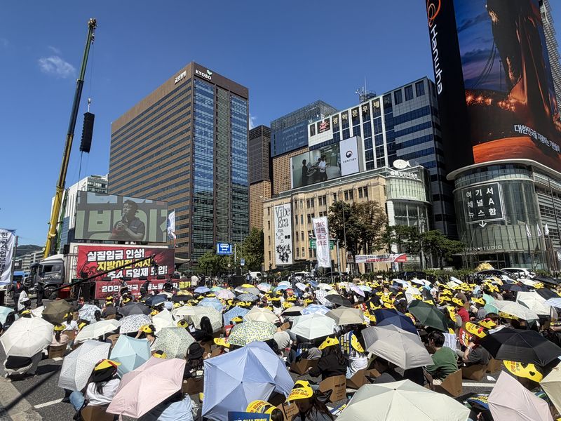 4일 오전 서울 종로구 동화면세점 앞에서 금융노조 총파업 대회가 열리고 있다. 사진=서지윤 기자