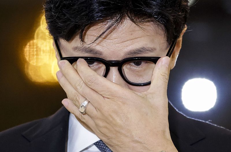 한동훈 무소속 의원이 지난 3일 서울 여의도 국회 로텐더홀에서 김승원 법무부장관 후보자 의혹과 관련해 백브리핑을 하고 있다. 뉴시스
