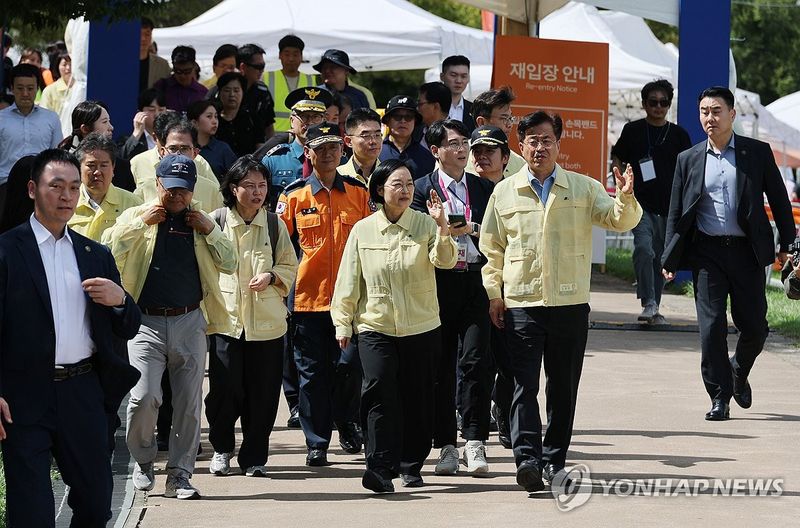 韓총리, 불꽃축제 현장 점검…"마지막까지 안전관리 최선"