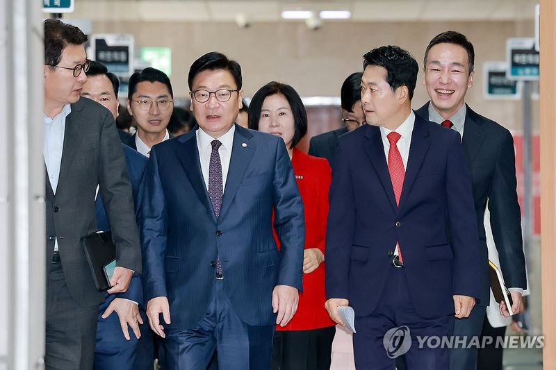 최고위원회의 향하는 국민의힘 지도부 (출처=연합뉴스)
