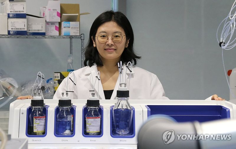 "자율실험실에서 최적의 실험 조건 찾습니다" (출처=연합뉴스)