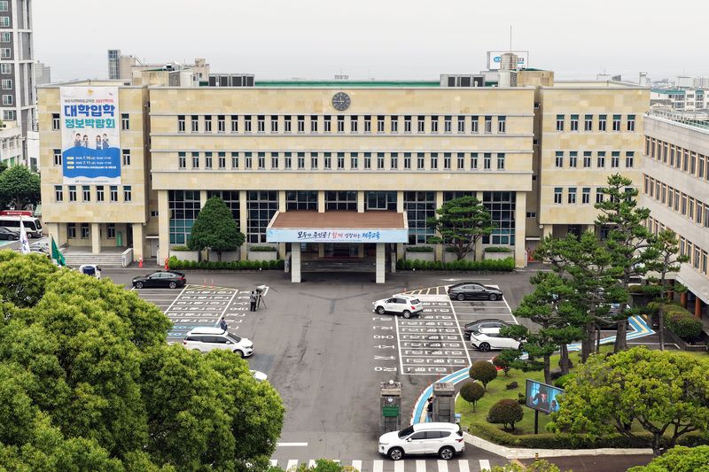 제주특별자치도교육청 본청 전경. 도교육청은 학생 비만과 마음건강, 학교폭력·디지털 위험 대응을 강화하는 동시에 드림노트북 개편과 교육기금 감소 등 기존 정책과 재정 문제를 함께 풀어야 하는 상황이다. 사진=제주특별자치도교육청 제공