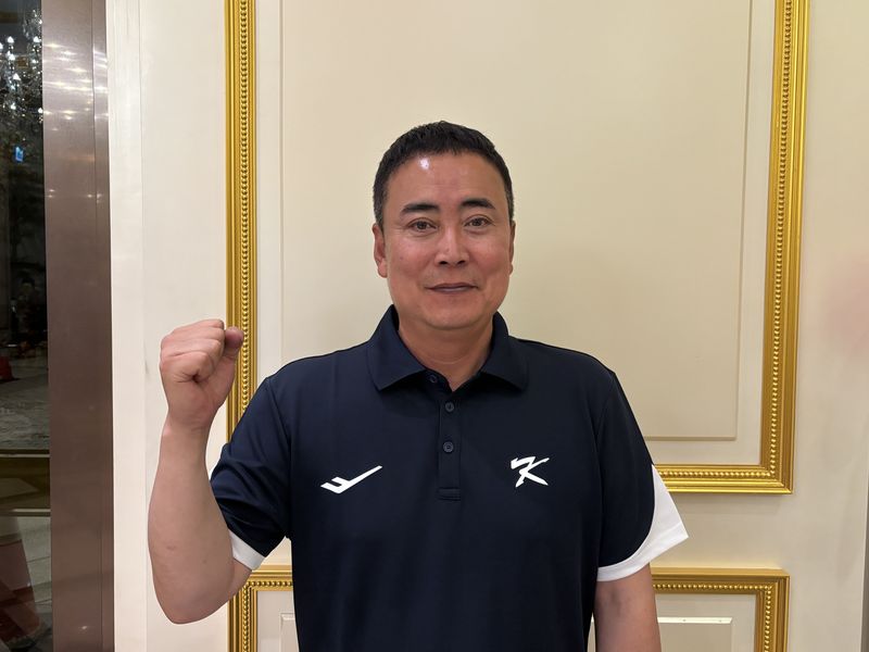 정윤진 18세 이하(U-18) 야구 대표팀 감독이 대만 타이베이에 위치한 대표팀 숙소에서 인터뷰하고 있다. 대한야구소프트볼협회 제공