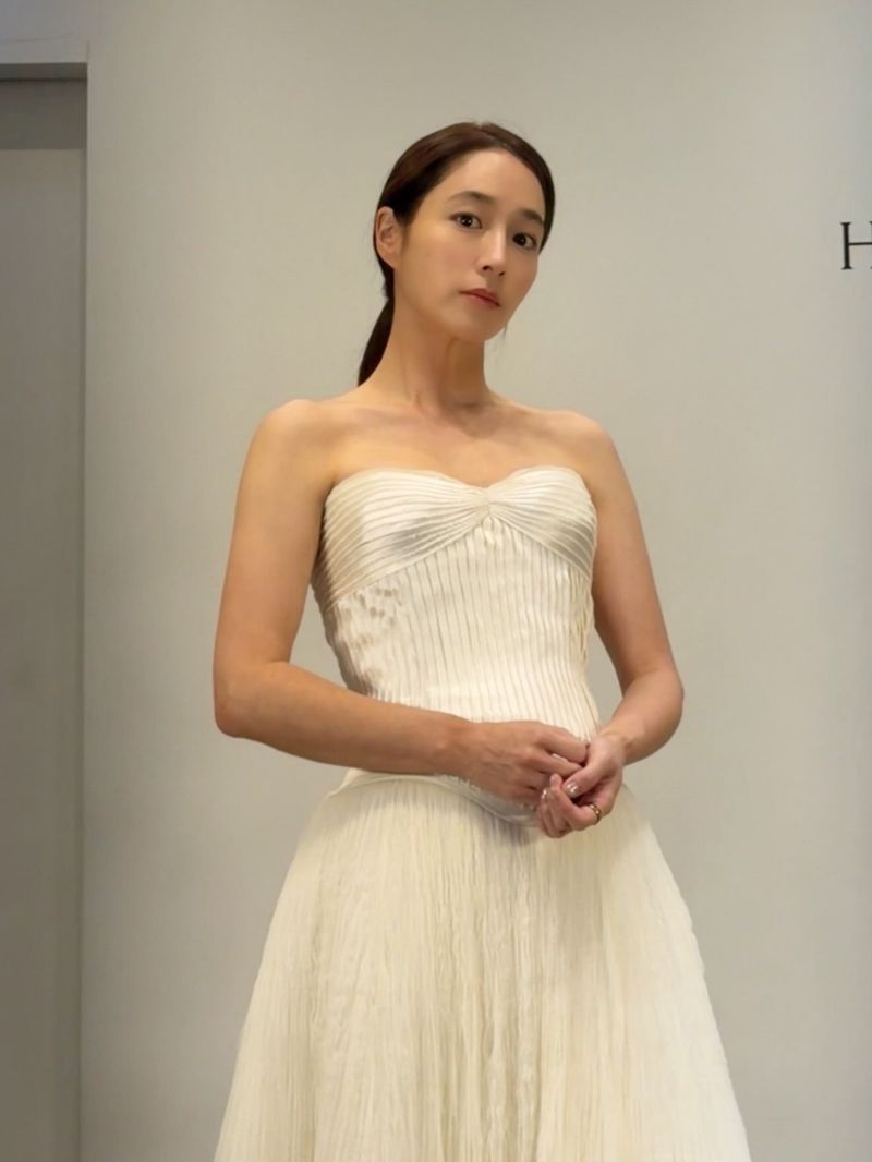 '이병헌♥' 이민정, 애둘맘 안 믿기는 드레스 자태…우아한 미모 [N샷]