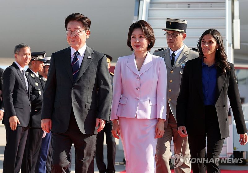 이재명 대통령 부부, 프랑스 도착 (출처=연합뉴스)