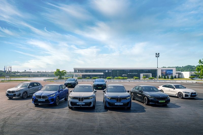 BMW 그룹이 순수전기차(BEV) 누적 판매 200만대를 돌파했다. 사진은 BMW 그룹 전기차 라인업.(BMW 제공)